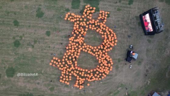 Argentina registró record al crear la “B” humana de Bitcoin más grande de la historia