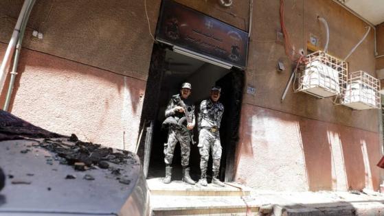 Al menos 41 muertos y 14 heridos al incendiarse iglesia en Egipto