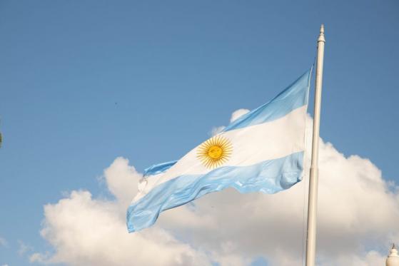 Candidato pro-Bitcoin, Javier Milei, gana las primarias presidenciales en Argentina  