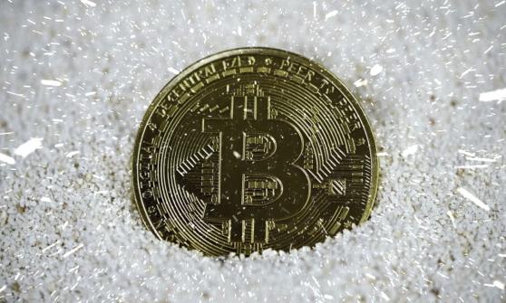 Bitcoin se ‘enfría’ en pleno verano; reporta su peor inicio de año en 2022