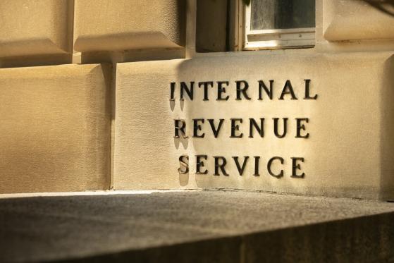 La pareja de estafadores de Tezos aumenta la presión sobre el IRS de EEUU con un nuevo informe legal