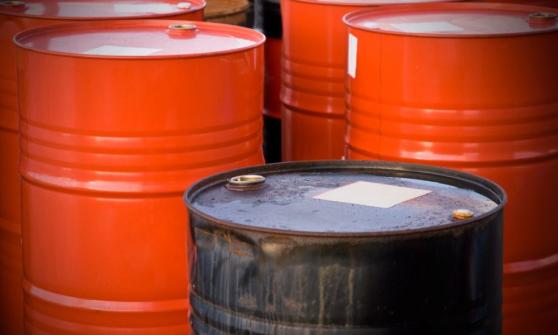 Petróleo toca máximos de seis semanas tras restauración de inventarios en EU