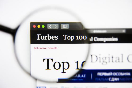 Binance invierte 200 millones de dólares en Forbes