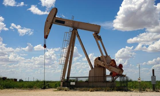 Petróleo abre con pérdidas tras anuncio de la OPEP y dato de inflación en EU