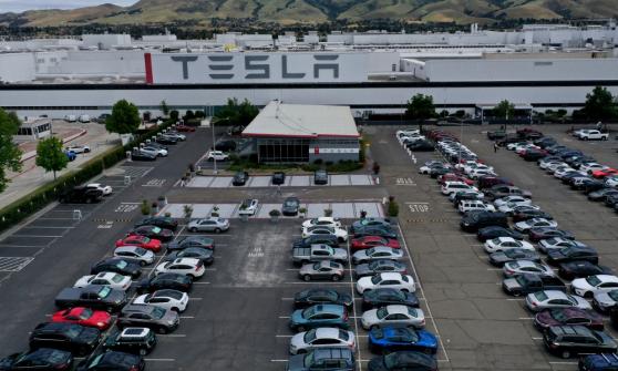 Tesla abre vacantes en México, pide especialistas en vehículos eléctricos