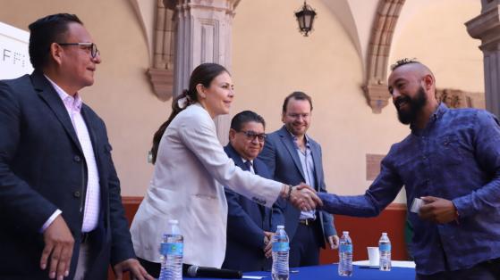 Sectur Querétaro entregó diplomas a 14 guías de turistas