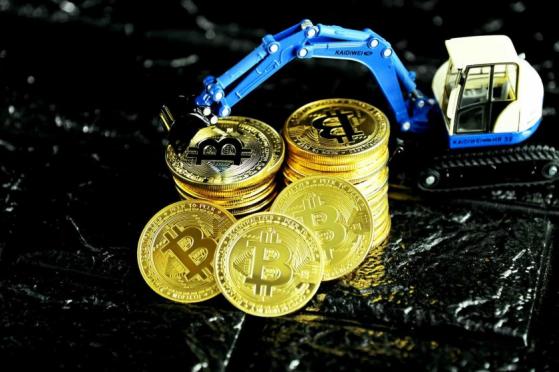 Bitcoin cae bajo los USD $27.000 a vísperas del cierre del gobierno de EEUU