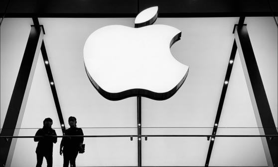 Acciones de Apple toman fuerza y cotizan en máximo histórico ante expectativa por reporte trimestral
