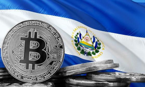 Bitcoin se hunde en su debut como moneda oficial en El Salvador